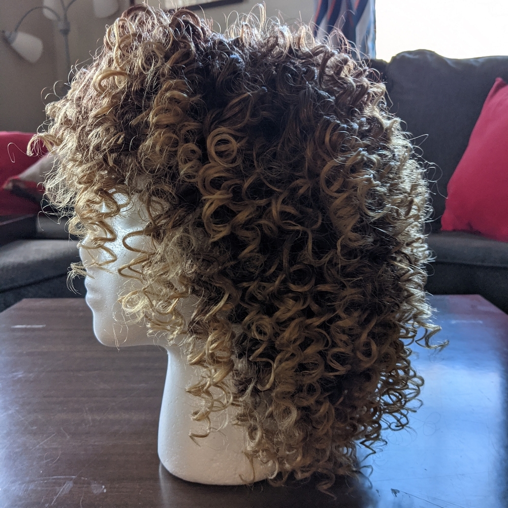 Curly Wig - Picture 4 of 6